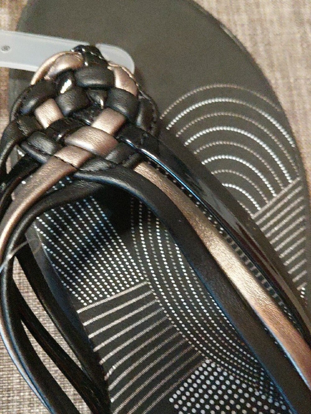 Clarks Women's Black and Bronze Woven-Strap Cloudsteppers Sandals SIZE 9 - Picture 5 of 10